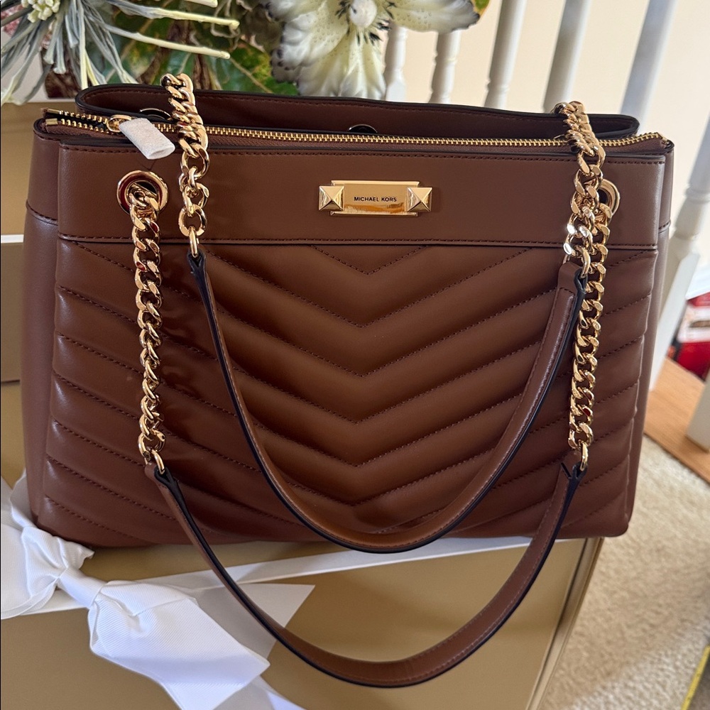 Michael Kors Shouder Purses NWOT Authentic 13x9